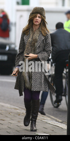 Trinny Woodall makes her way home after dropping her children off from school London, England - 11.11.09 Stock Photo