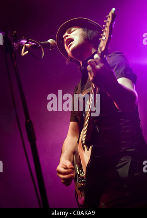 Gaz Coombes of Supergrass performing live at the Liverpool Carling Academy Liverpool, England - 12.03.08 Stock Photo