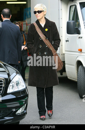 Annie Lennox showing her charitable side as she leaves a London studio wearing a Marie Curie Cancer Care daffodil pin. The Stock Photo