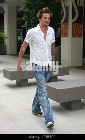 Sean Stewart  out for lunch with his girlfriend at Newsroom in Beverly Hills Los Angeles, California - 04.11.07 Stock Photo