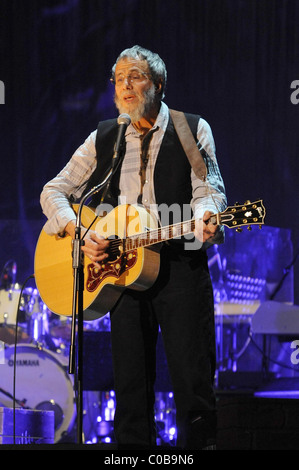 Yusaf Islam Aka Cat Stevens Performs On Stage For His Encore With ...