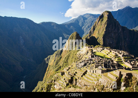 The lost Incan city of Machu Picchu with Huayna Picchu in the background sits high above the Urabamba River. Peru. Stock Photo