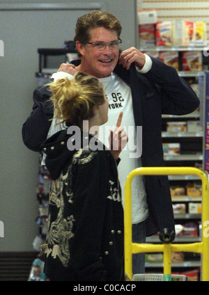 David Hasselhoff and his daughter Taylor Hasselhoff shopping for