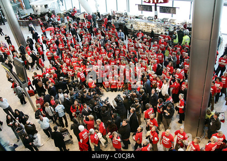 A large group of protesters of all ages wearing red t-shirts with the slogan 'Stop Airport Expansion' converge on Heathrow to Stock Photo