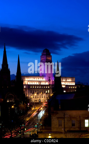 leeds university at night founded in 1904 parkinson building opened in 1951 by the princess royal leeds yorkshire uk Stock Photo