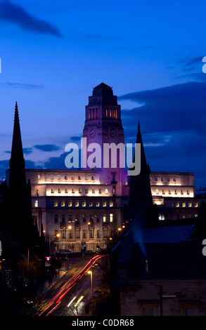 leeds university at night founded in 1904 parkinson building opened in 1951 by the princess royal leeds yorkshire uk Stock Photo