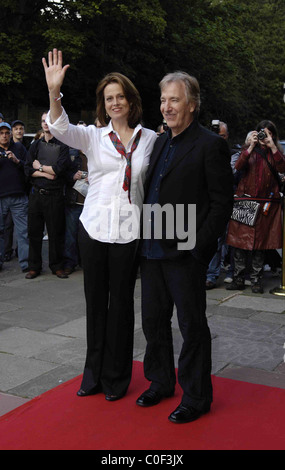 Sigourney Weaver and Alan Rickman on the red carpet at the edinburgh film festival Stock Photo