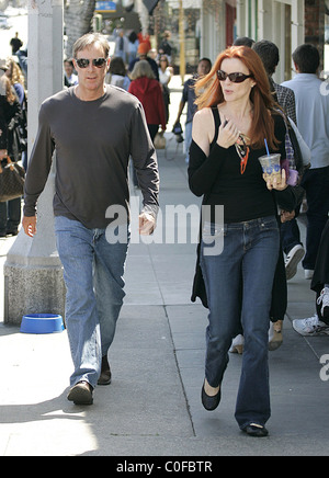 Marcia Cross and husband Tom Mahoney leave the Earth Cafe restaurant ...