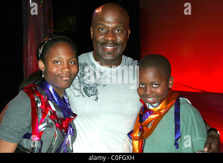 BeBe Winans and his children, Maya Winans and Benjamin Winans Gospel singer BeBe Winans visits the cast of the Broadway musical Stock Photo