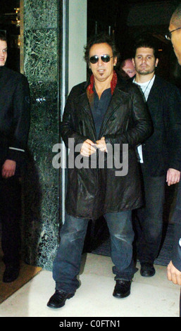 Bruce Springsteen leaving Claridge's Hotel in Mayfair and heads to the Emirates Stadium for his concert London, England - Stock Photo