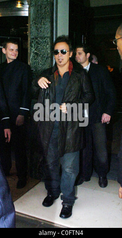 Bruce Springsteen leaving Claridge's Hotel in Mayfair and heads to the Emirates Stadium for his concert London, England - Stock Photo