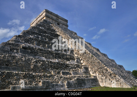 El Castlillo pyramid at Chichen Itza Stock Photo