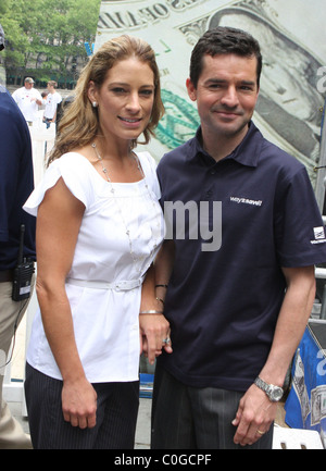 Kent Desormeaux and Sonia Desormeaux The Final Stop on the Wachovia Way2Save Challenge Tour held at Bryant Park New York City, Stock Photo