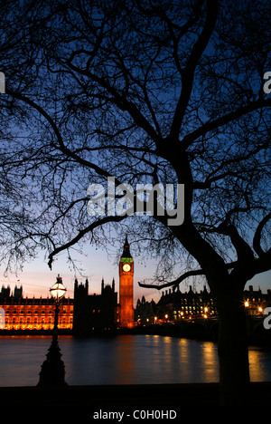 View across the River Thames from Albert Embankment to the Houses of Parliament, Westminster, London, UK Stock Photo