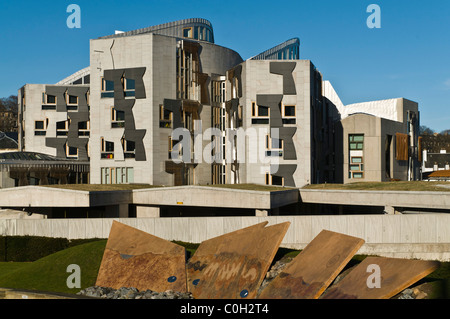 dh Scottish Parliament HOLYROOD EDINBURGH Scotland Parliament building and Dynamic Earth sculptures display Stock Photo