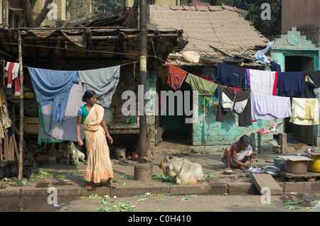 People living on the streets of Kumartuli, Kolkata (Calcutta), West Bengal, India Stock Photo