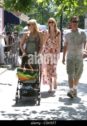 A heavily pregnant Gwen Stefani with her husband Gavin Rossdale and son Kingston out and about with friends in Primrose Hill Stock Photo