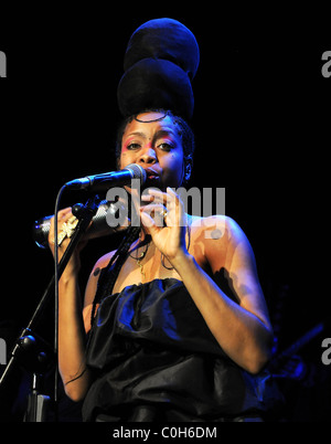 Erykah Badu Performing At Vicar Street Dublin, Ireland - 01.07.08 