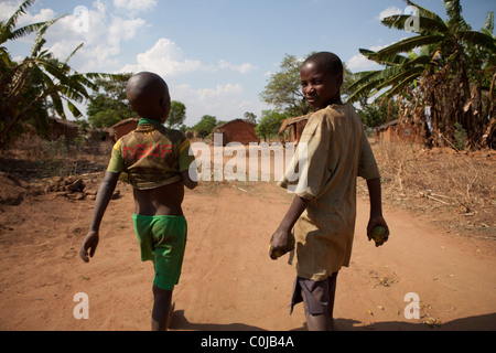 Children stroll through a village in Dedza, Malawi, Southern Africa. Stock Photo