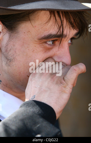 Pete Doherty arriving at Yeovil Magistrates Court in Somerset, England on July 24, 2008 to answer allegations of criminal Stock Photo