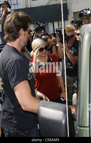 Tori Spelling leaves Sunset Plaza with her husband Los Angeles, California - 13.08.08 Stock Photo