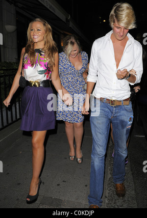 Kimberley Walsh arrives at The Burlington Club with younger sister Amy Walsh to celebrate her older sister Sally Walsh's 30th Stock Photo