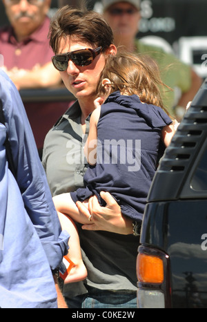 Tom Cruise and daughter Suri Cruise visit Mrs Tom Cruise as she rehearses for her Broadway debut in Arthur Miller's 'All My Stock Photo