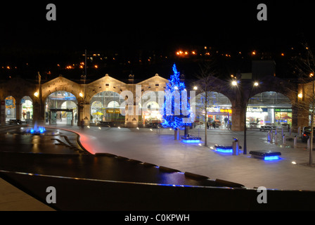 Views of the approach to and departure from the Midland railway station, Sheffield at night Stock Photo