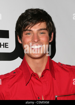 adam-gregory-cw-network-90210-premiere-party-malibu-california-23