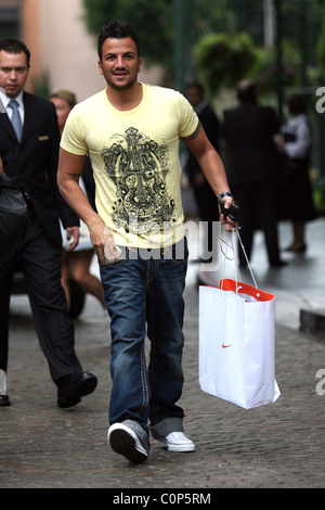 Peter Andre leaving his hotel with his brother. Los Angeles, California - 30.10.08 Owen Beiny / Stock Photo