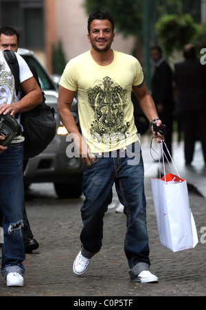 Peter Andre leaving his hotel with his brother. Los Angeles, California - 30.10.08  Owen Beiny / Stock Photo