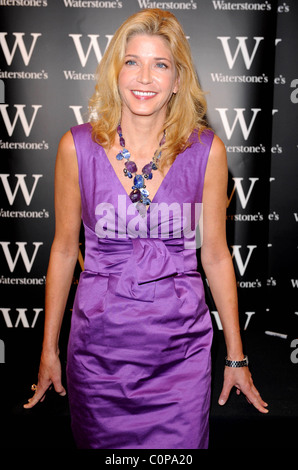 Candace Bushnell signs copies of her fifth novel 'One Fifth Avenue' at Waterstones book store London, England - 24.10.08 Stock Photo