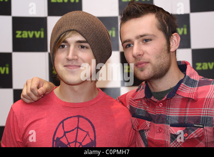 Tom Fletcher,left, and Harry Judd of McFly at Zavvi to launch their new single 'Lies' Bluewater, Kent - 18.09.08  Linda Cox / Stock Photo