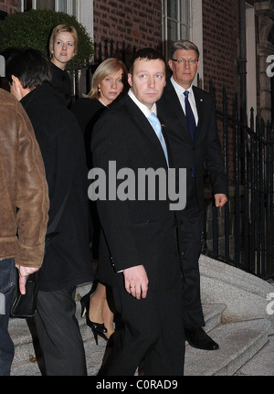 The president of Latvia Valdis Zatlers holding his wife Lilita Zatlere's hand while leaving The Merrion Hotel amid tight Stock Photo