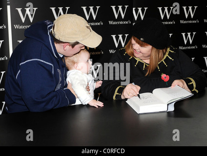 Dawn French signs copies of her new book 'Dear Fatty' London, England - 06.11.08 Stock Photo