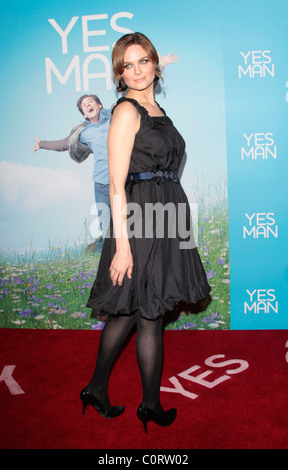 Emily Deschanel Los Angeles Premiere of 'Yes Man' held at the Mann Village Theatre - Arrivals Los Angeles, California - Stock Photo