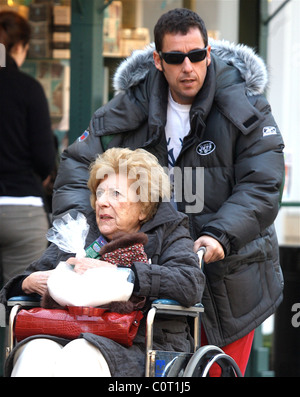 Adam Sandler shopping with his mother Judy Sandler at The Grove Los Angeles, California - 19.12.08  /Apega/Agent47 Stock Photo