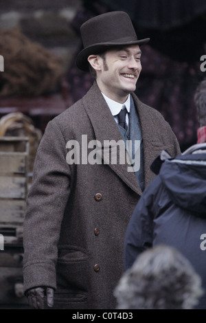 Jude Law filming on the set of Sherlock Holmes London, England - 21.12.08 Stock Photo