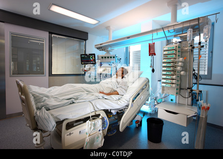 INTENSIVE CARE UNIT Stock Photo: 54677796 - Alamy