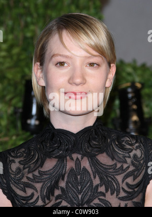 MIA WASIKOWSKA 2011 VANITY FAIR OSCAR PARTY LOS ANGELES CALIFORNIA USA