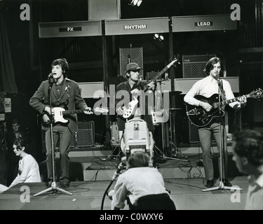 THE KINKS on Ready, Steady,Go about 1967. from l: Ray Davies, Peter ...