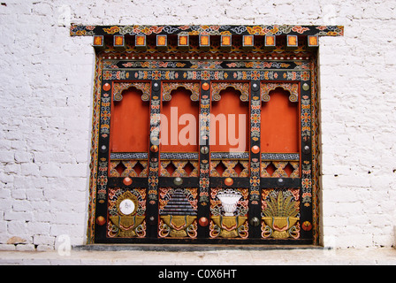 Beautiful Bhutanese wooden carving and coloring on a window in Punakha Dzong, Bhutan Stock Photo