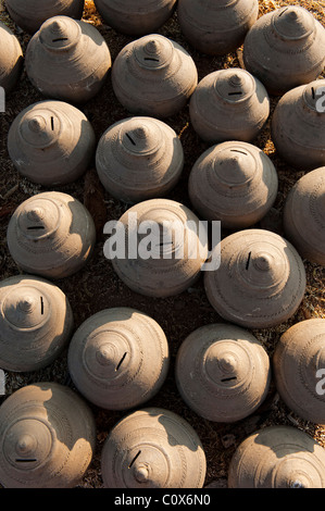 Indian money earthenware pots drying in the sun. Puttaparthi, Andhra Pradesh, India Stock Photo