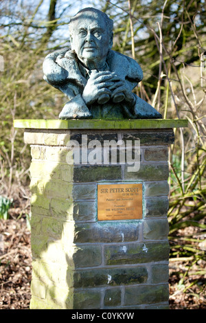 Statue (Bust) of Sir Peter Scott, founder of the Wildfowl Trust Stock Photo