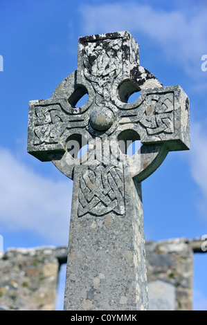 Celtic cross in the graveyard of Cill Chriosd / Kilchrist Church, ruined former parish church on the Isle of Sky, Scotland, UK Stock Photo