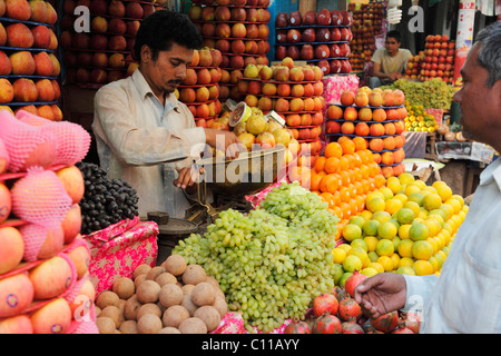 Fruit stand, Devaraja Market, Mysore, Karnataka, South India, India, South Asia, Asia Stock Photo