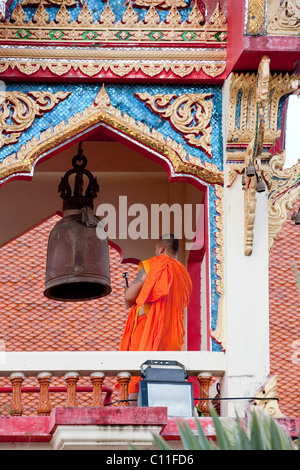 A monk ringing for prayers, Wat Chalong, Phuket Island, Southern Thailand, Thailand, Southeast Asia, Asia Stock Photo