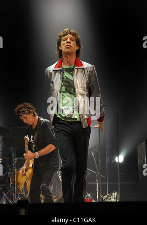 The Rolling Stones in concert, Glasgow 2003- Mick Jagger & Keith Richards Stock Photo