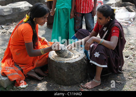 Two girls grindring rice, Nanjangud, Karnataka, South India, India, South Asia, Asia Stock Photo