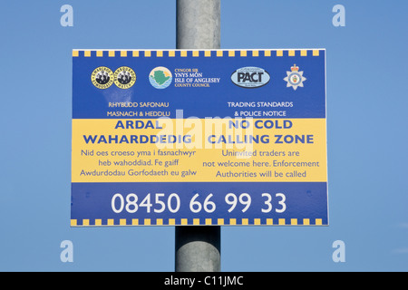 'No cold calling zone' sign in Welsh and English from Trading Standards and Police, supported by Neighbourhood Watch and PACT Stock Photo